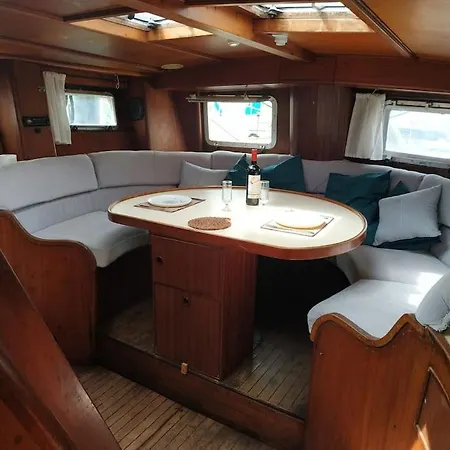 Botel Velero Unico Donde Relajarte, Parking Gratuito