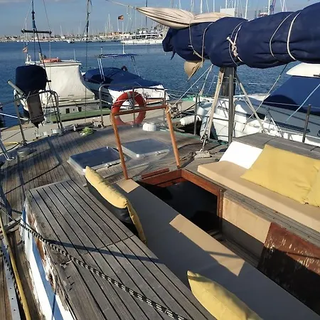 Velero Unico Donde Relajarte, Parking Gratuito Botel Valencia