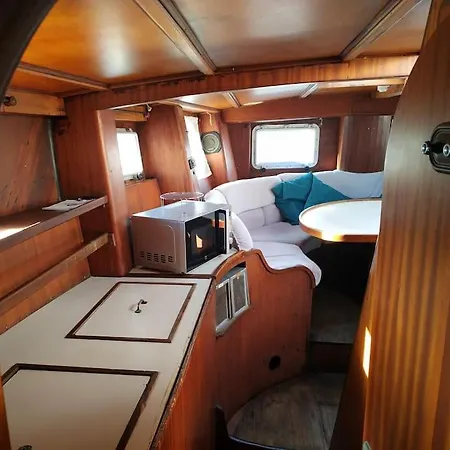 Velero Unico Donde Relajarte, Parking Gratuito Botel Valencia