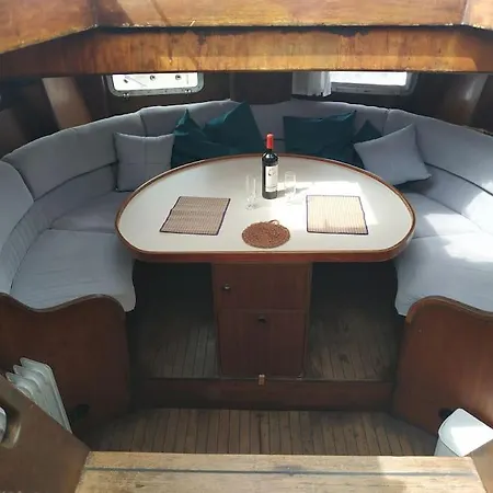 Velero Unico Donde Relajarte, Parking Gratuito Botel
